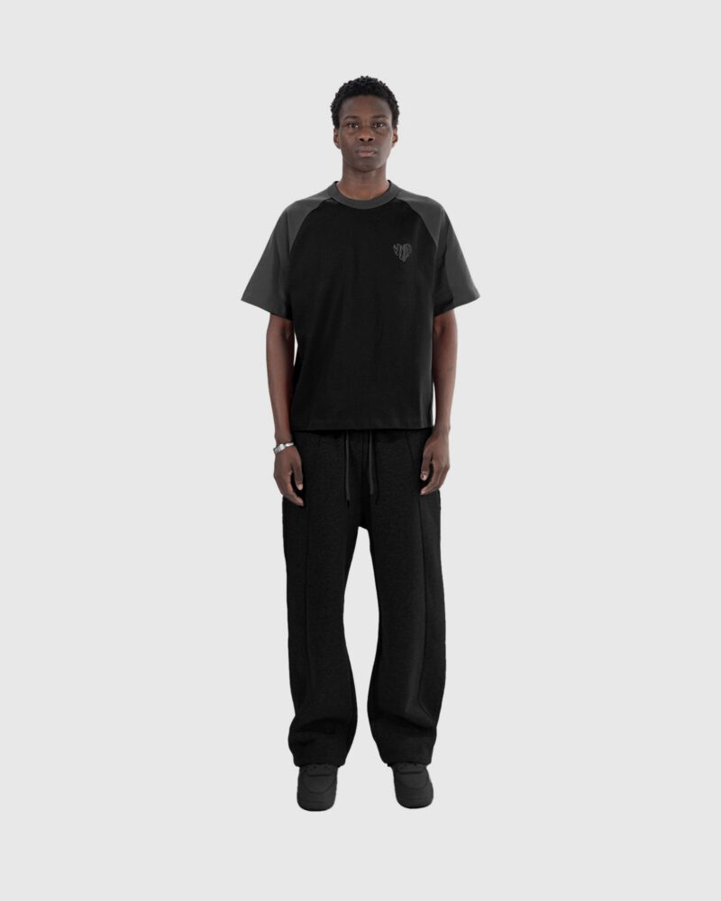 TEE_BLACK_PORTEE_1.jpg TEE_BLACK_PORTEE_1.jpg